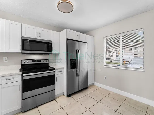 13975 SW 179th St #1, Miami, FL 33177