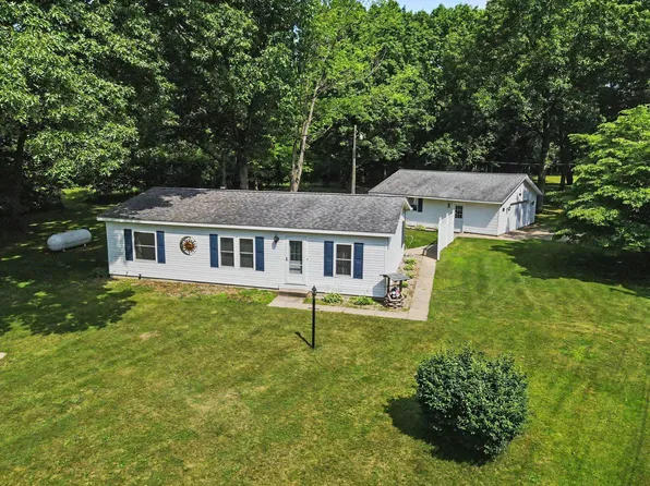 14164 Riverside Dr, Constantine, MI 49042