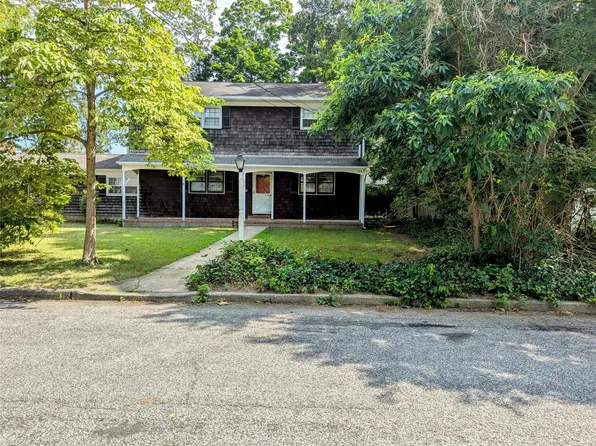 232 7th Street, Saint James, NY 11780