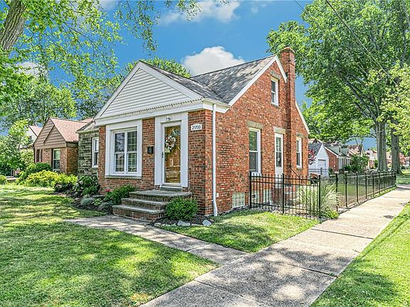 5th image of 25700 Forestview Ave