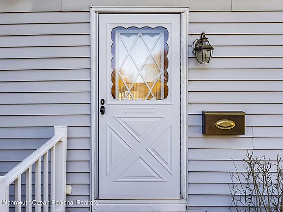 4th image of 37 York Ave