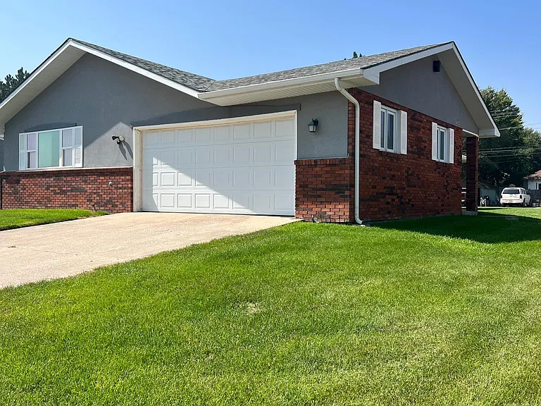 1819 Senter Ave — Photo 1