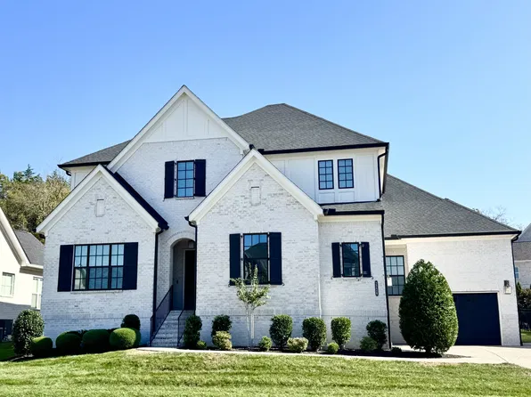 2236 Brakeman Ln, Thompsons Station, TN 37179