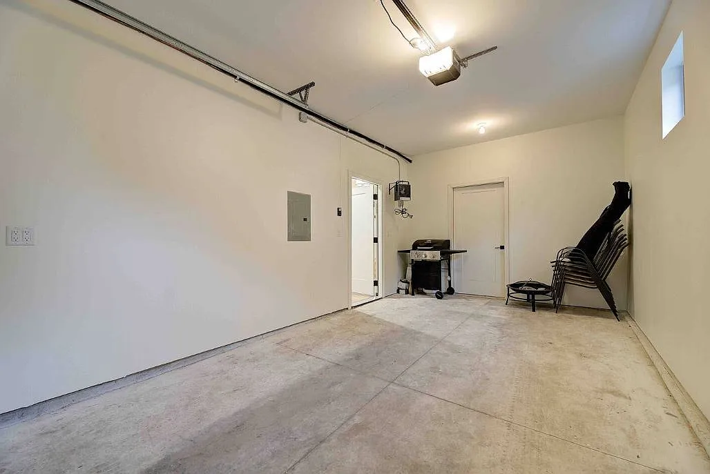 921 E Otjen Rowhomes — Photo 1