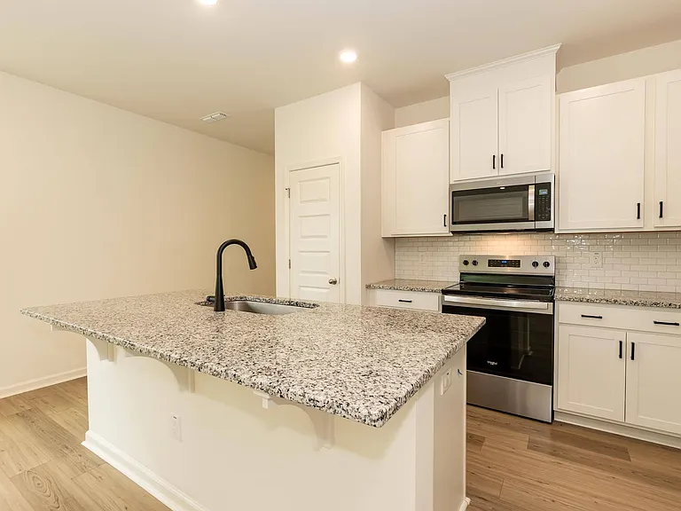 518 Eastwood St — Photo 14