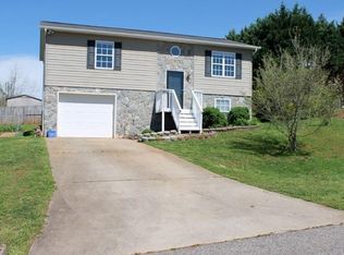 58 Serenity Ln, Hickory, NC 28601