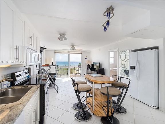 4th image of 401 Ocean Dr APT 316