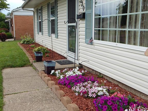 2nd image of 220 Indianhead Dr