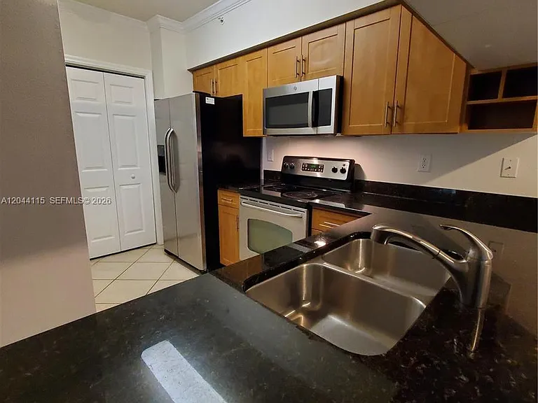 6458 Emerald Dunes #304 — Photo 4