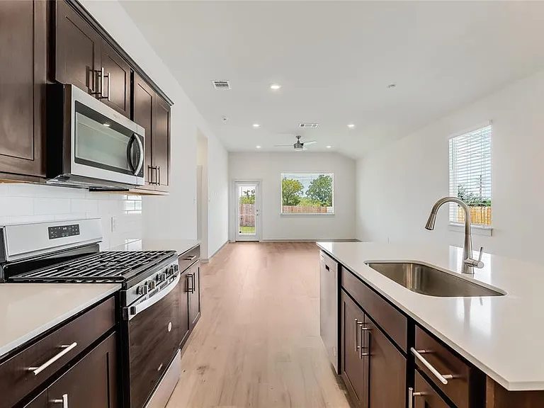 341 Wilshire Rd — Photo 4