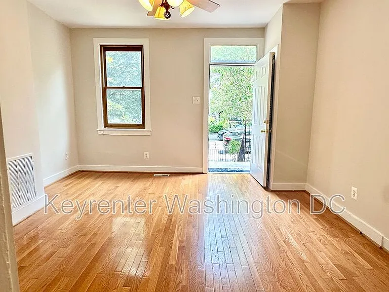 1528 8th St NW — Photo 4