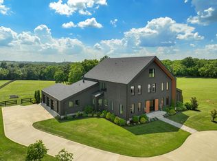689 Sarah Blake Ln, Versailles, KY 40383