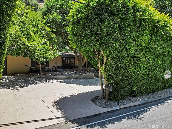 3rd image of 2900 Mandeville Canyon Rd