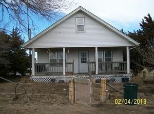662 NW 210 Rd, Hoisington, KS 67544