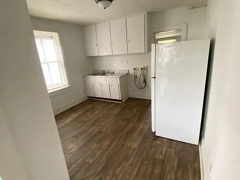 1219 Campbell Ave — Photo 3
