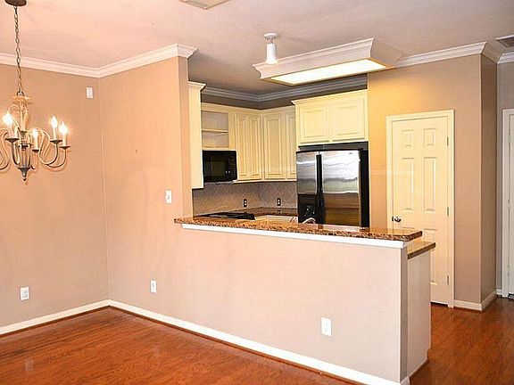 Dinning Area with Bar