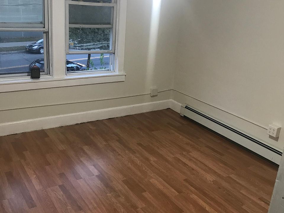 2nd image of 11818 155th St