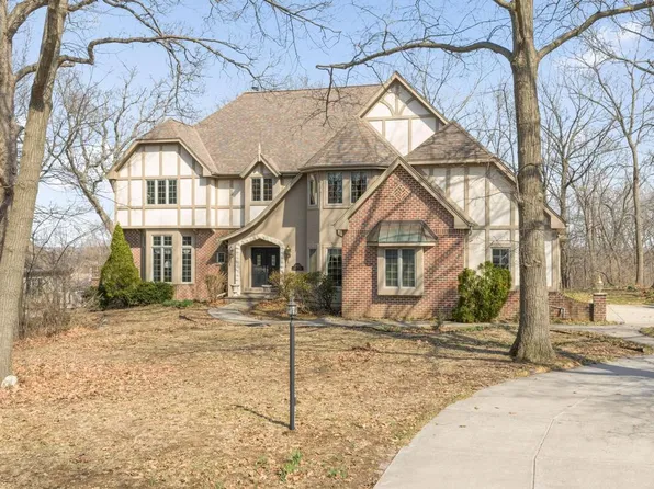 7570 South Cambridge DRIVE, Franklin, WI 53132