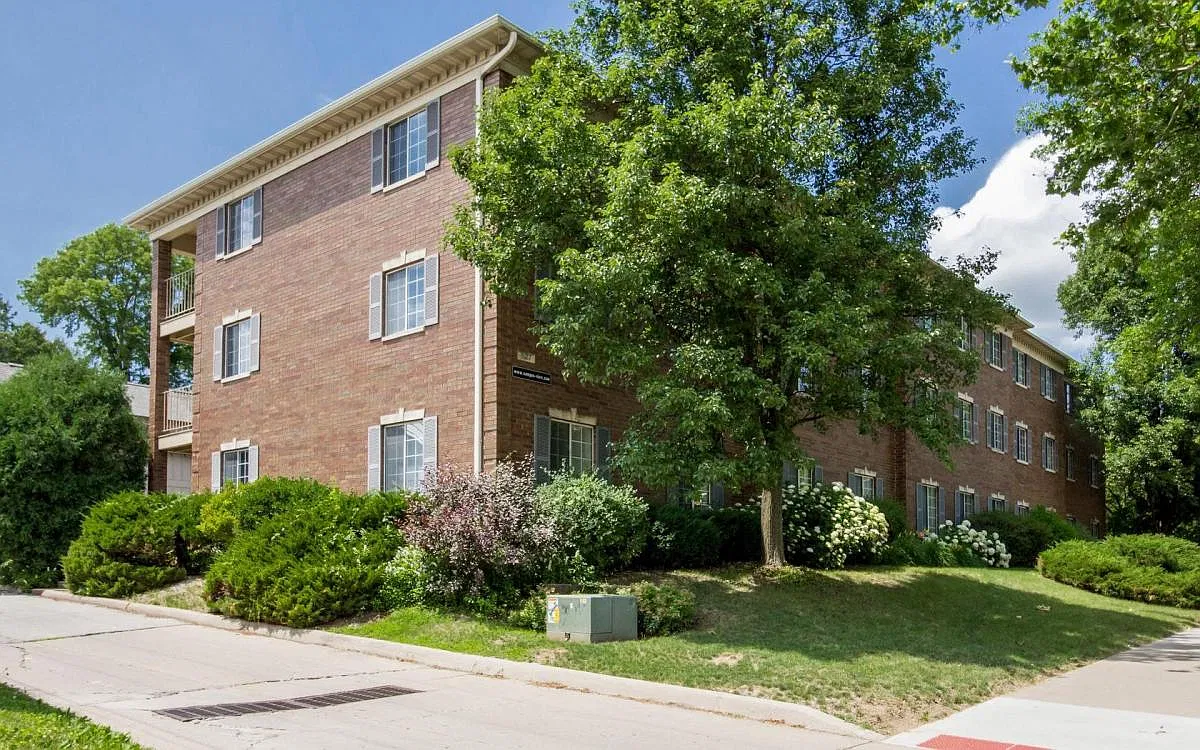 3 bed, $1,740 — Photo 3