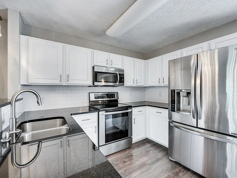 209 Shadow Glen Dr — Photo 17