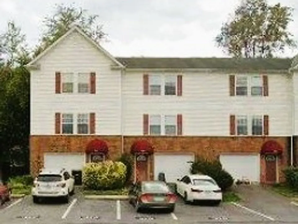 315 Emerson Ln