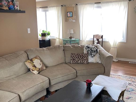 3rd image of 5317 Garbo Ln