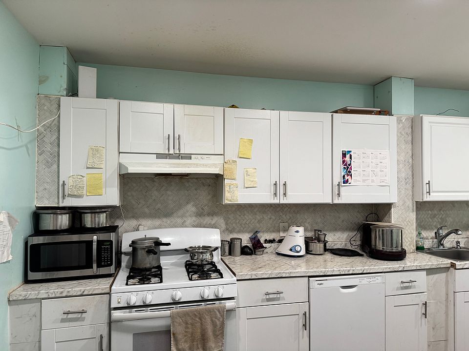 1st image of 51 Wales Ave Floor 1