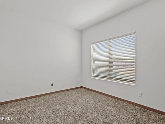 4th image of 325 Deserts Dr