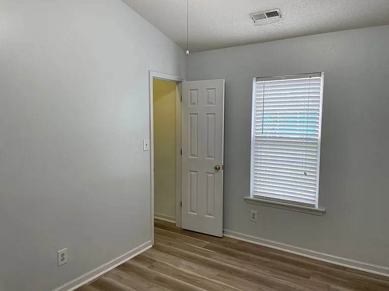 480 Saltaire Dr — Photo 23