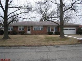 1011 Meadow Ln, Saint Charles, MO 63303