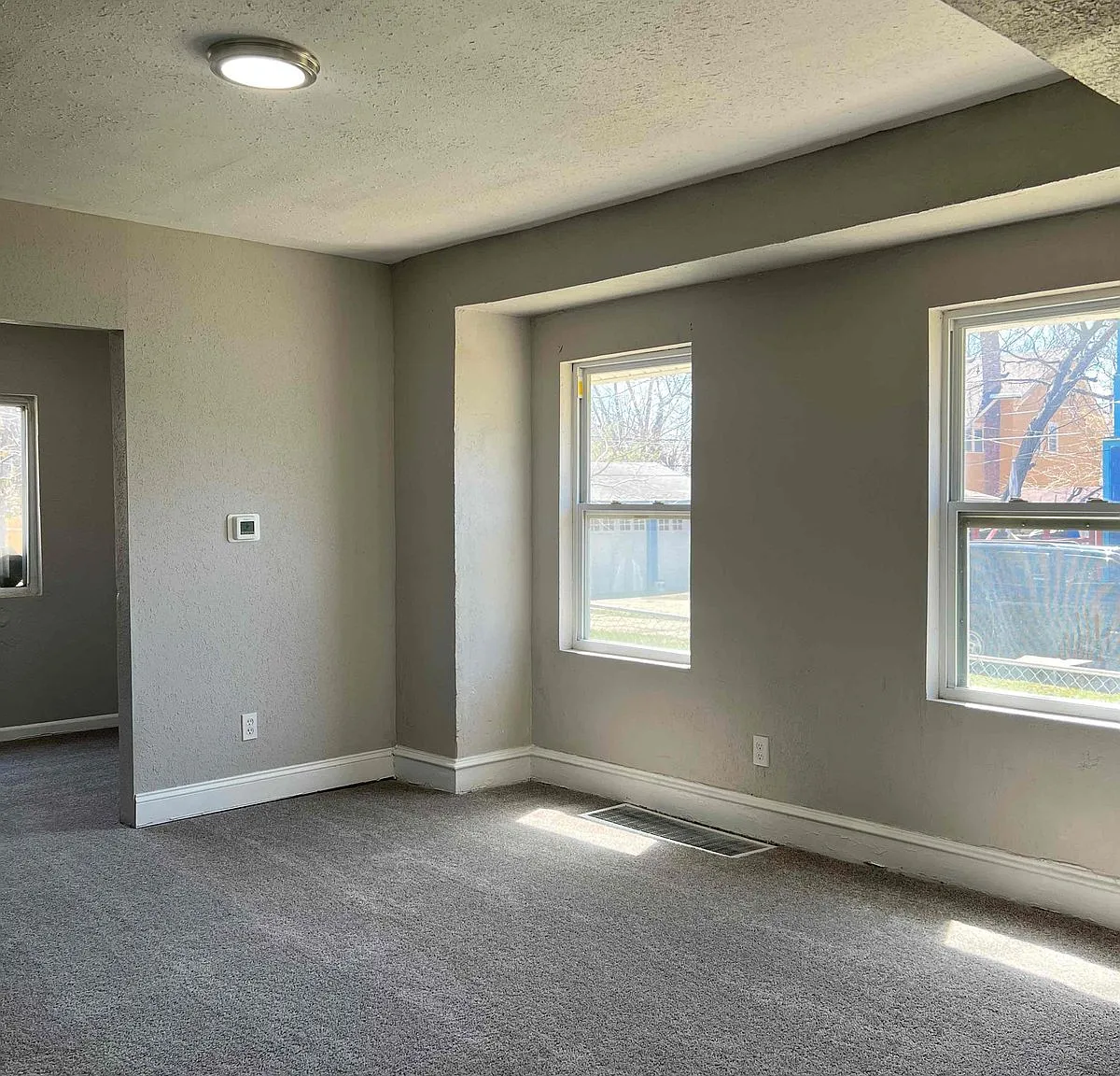2 bed, 1.0 bath, 1351 sqft, $1,450 — Photo 4