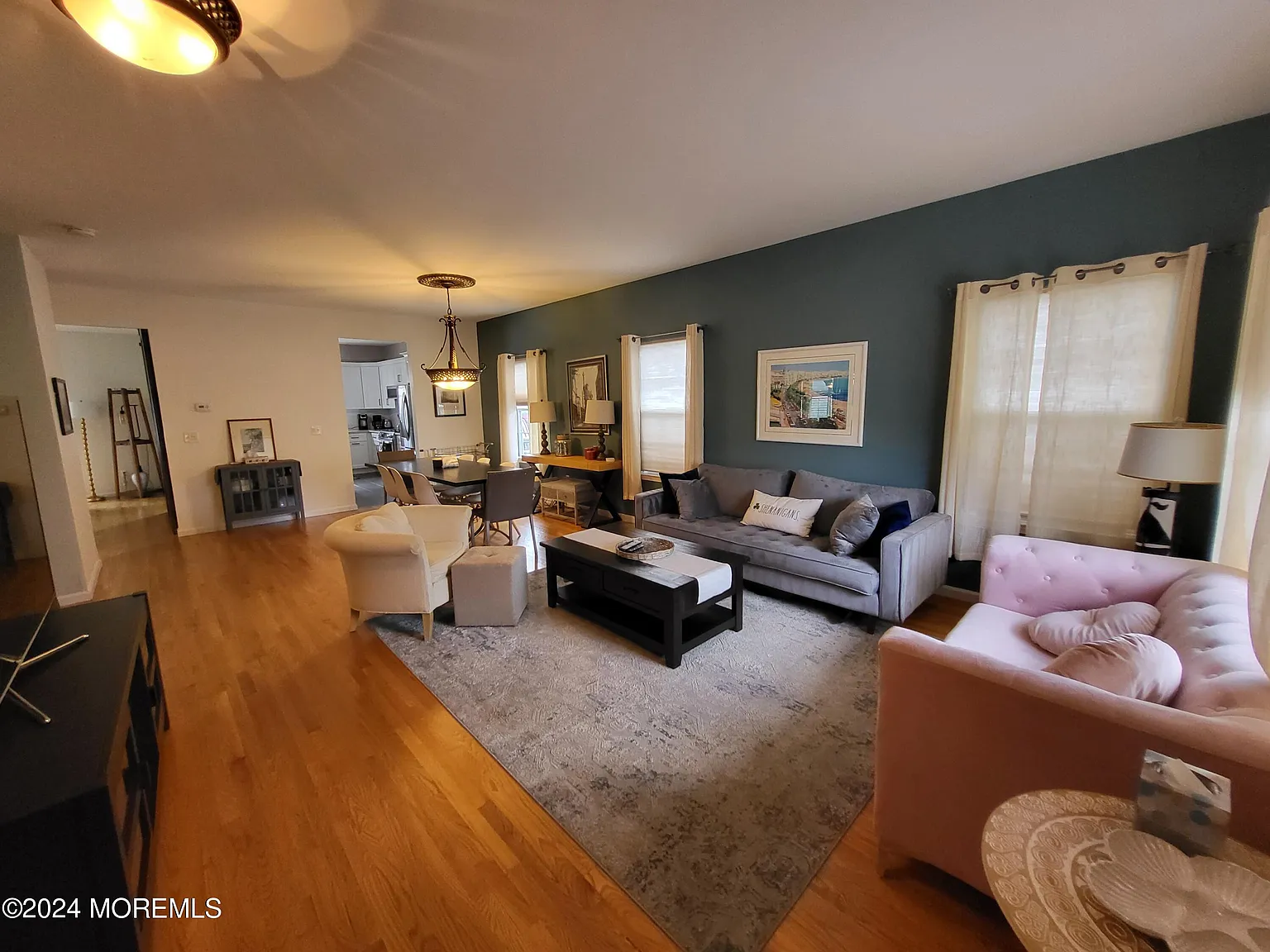 3 bed, 2160 sqft, $2,900 — Photo 2