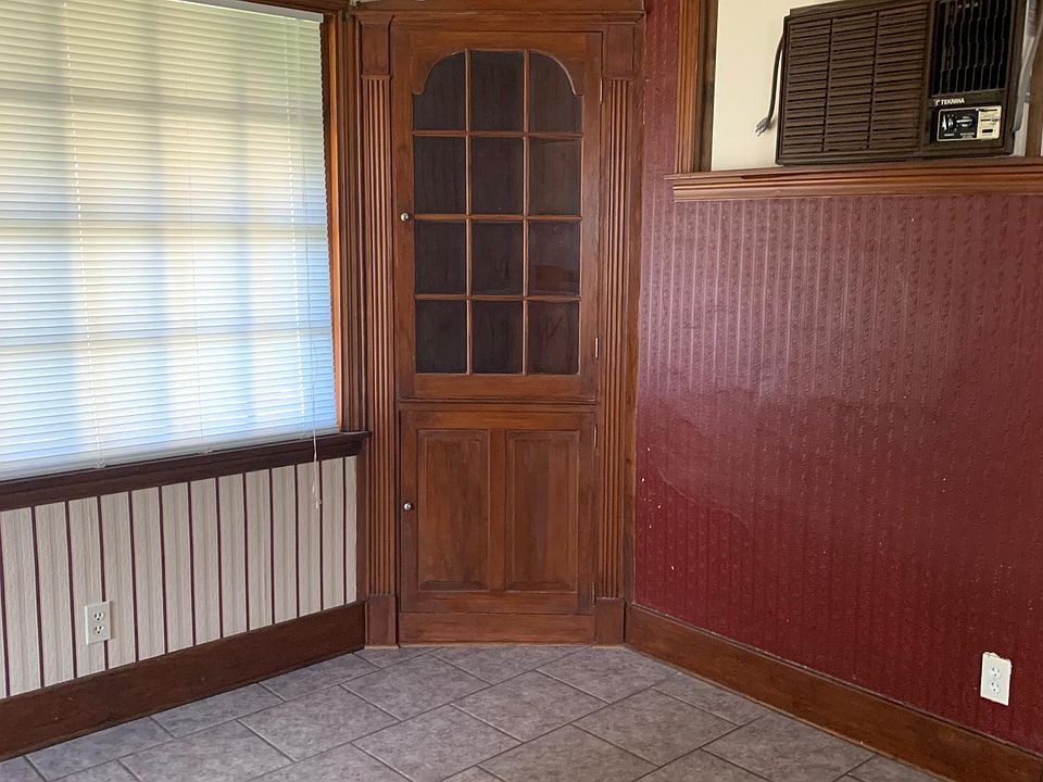 2nd image of 637 Huffman St