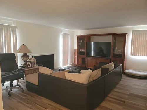 3161 Orleans E Photo 1