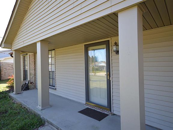 3rd image of 4013 Middlebury Dr