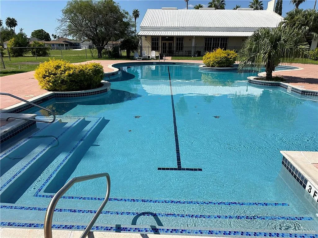 2 bed, 2.5 bath, 1230 sqft, $950 — Photo 2