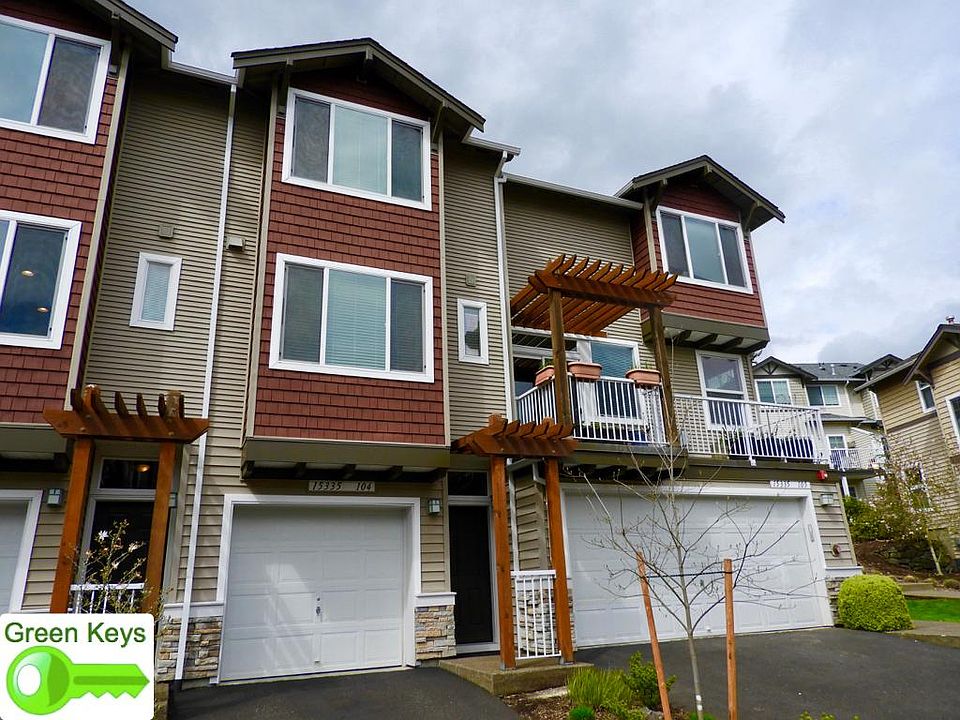 3-story townhouse! Unit 104