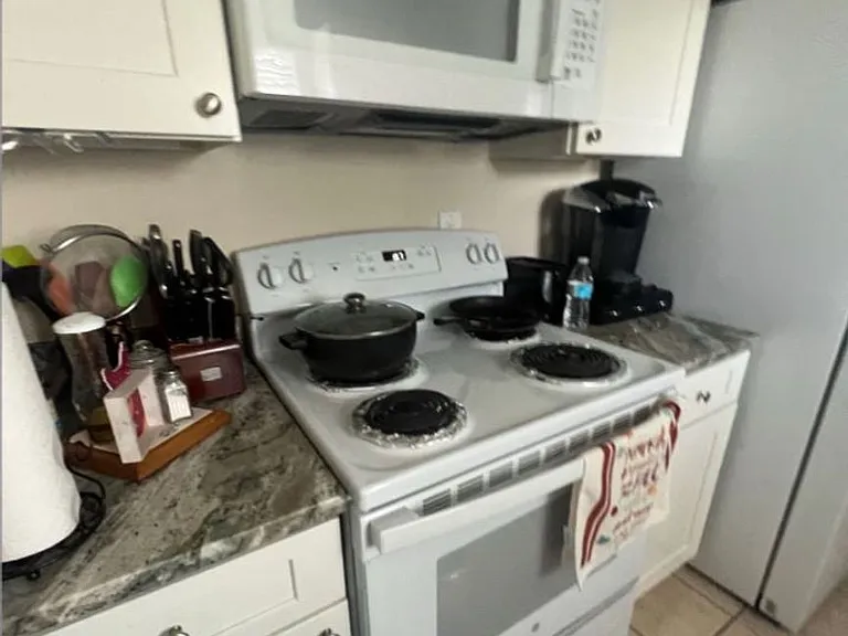 1712 SW Gloria Ln — Photo 3