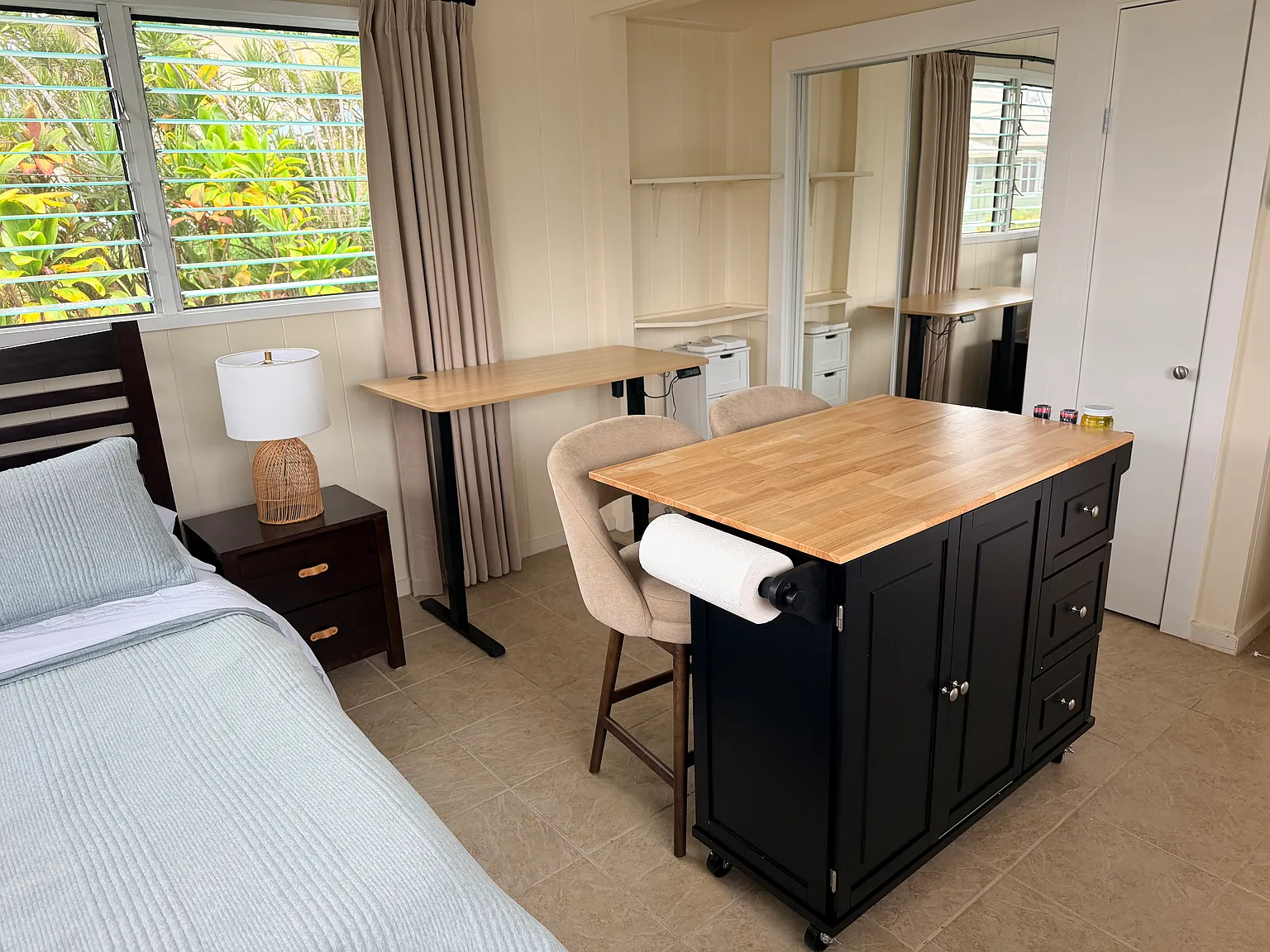 Studio, 300 sqft, $1,600 — Photo 4