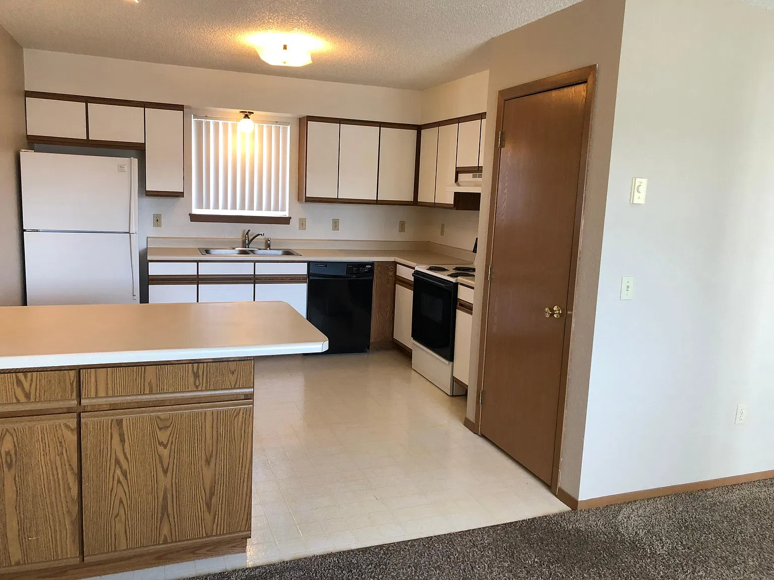 2 bed, 500 sqft, $800 — Photo 2