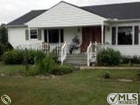 5490 Oakwood Rd photo 1