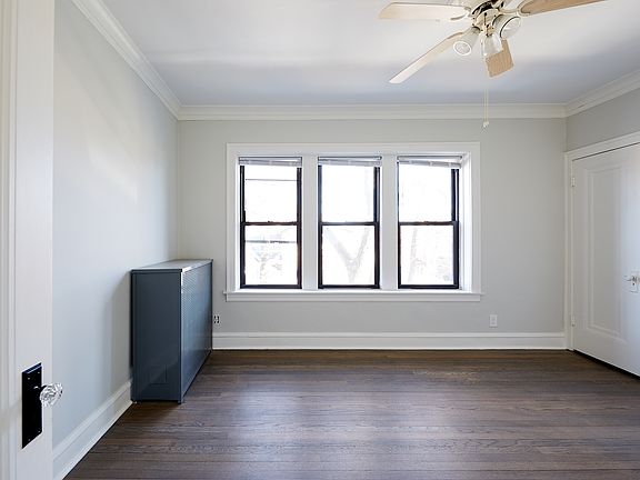 3rd image of 3058 N Honore St #1
