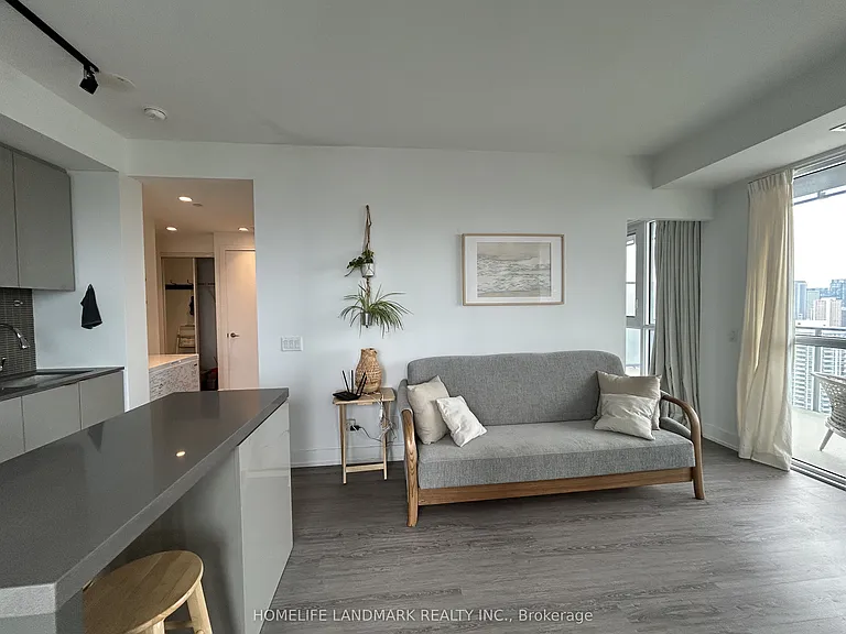 7 Grenville St #3410 — Photo 10