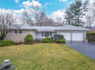 5 Sigtim Dr, Little Falls, NJ 07424