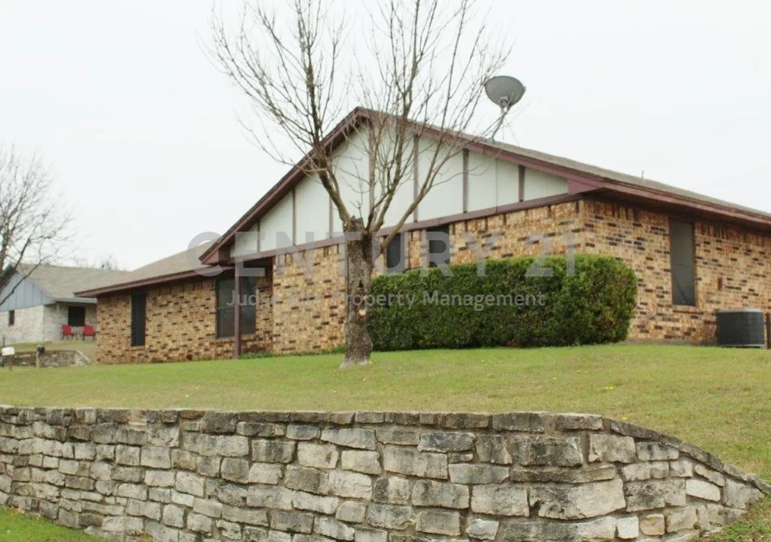 Adorable 2/1.5 in Weatherford For Rent! — Photo 2