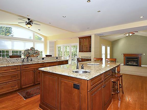5th image of 605 Silkwood Ct