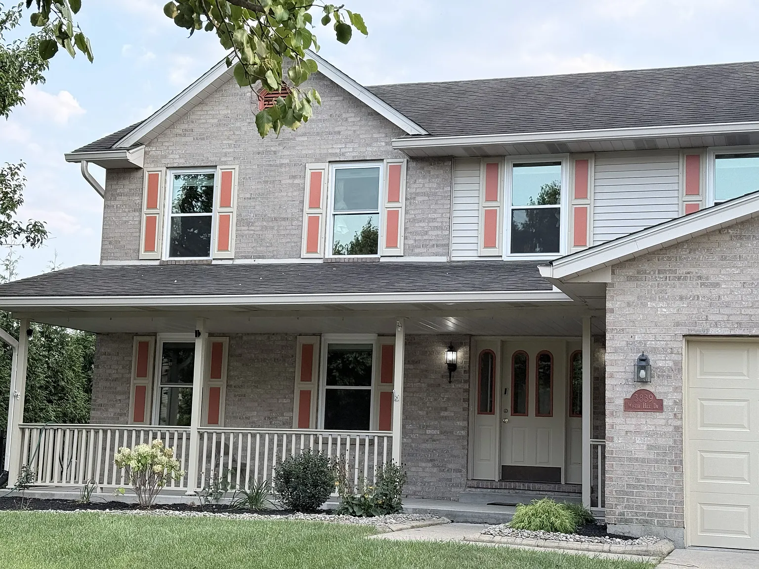 4 bed, 2.5 bath, 3180 sqft, $3,100 — Photo 2