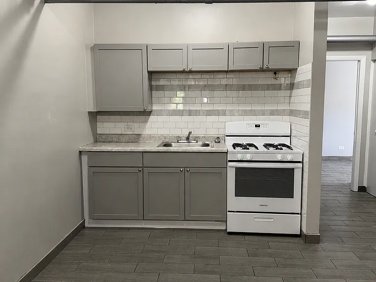 7009 N Paulina St #4B — Photo 3