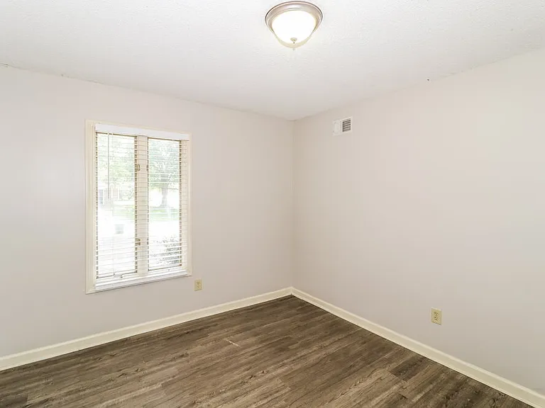 1104 Fox Trace Cv — Photo 12