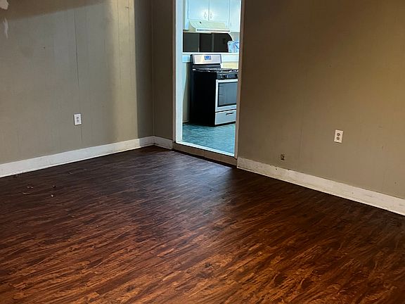 5th image of 519 Marilyn Dr